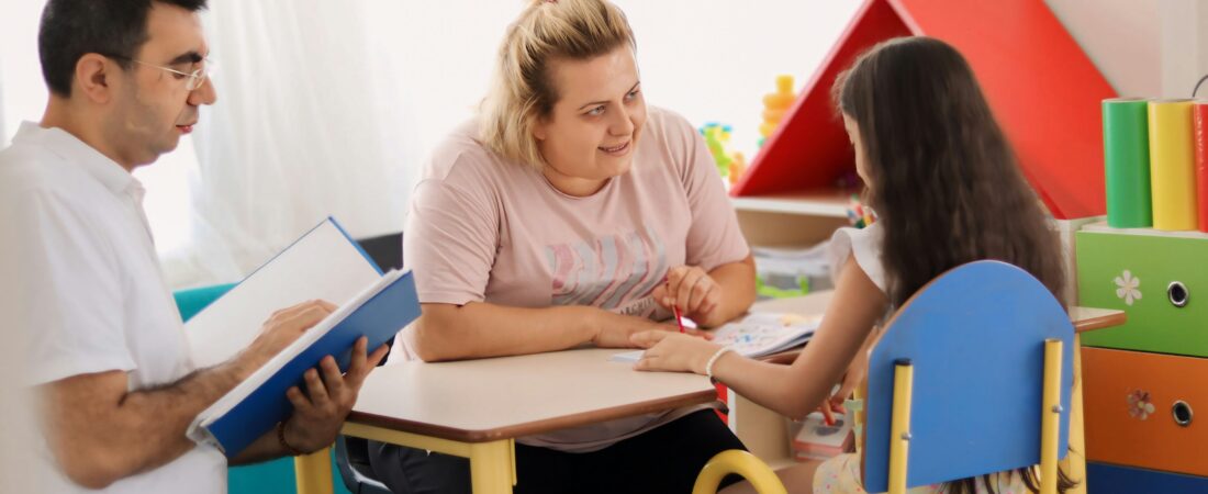 Atraso de linguagem: causas, sinais e quando intervir