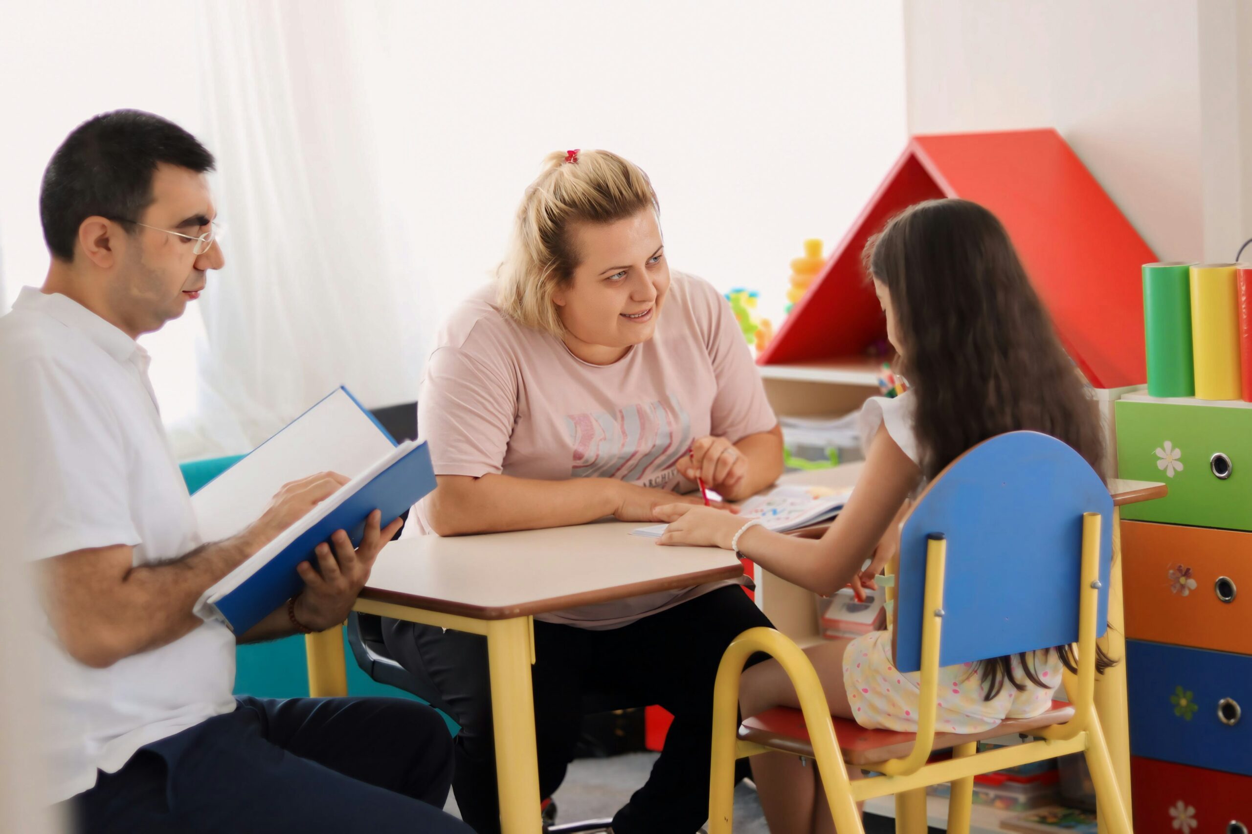 Atraso de linguagem: causas, sinais e quando intervir