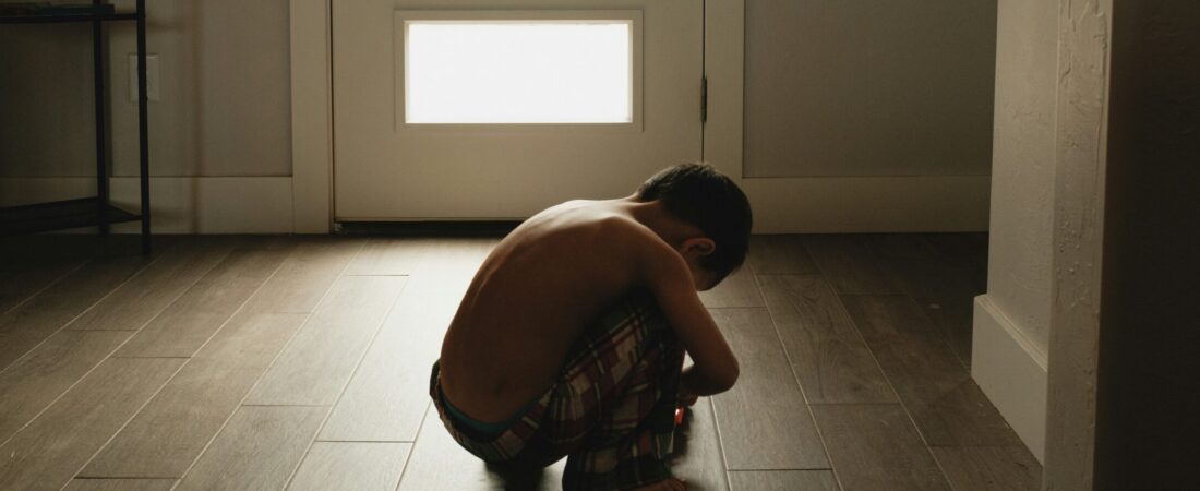 Meltdown no autismo: o que é, por que acontece e como ajudar a criança