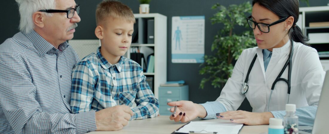Consulta com neuropediatra: o que levar e o que esperar