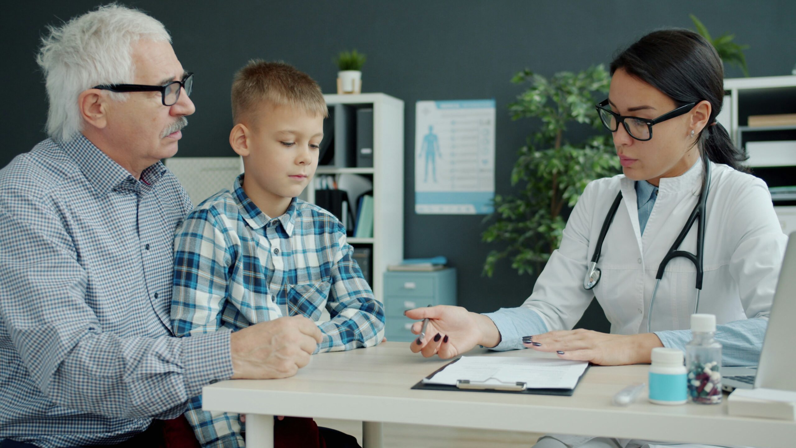 Consulta com neuropediatra: o que levar e o que esperar